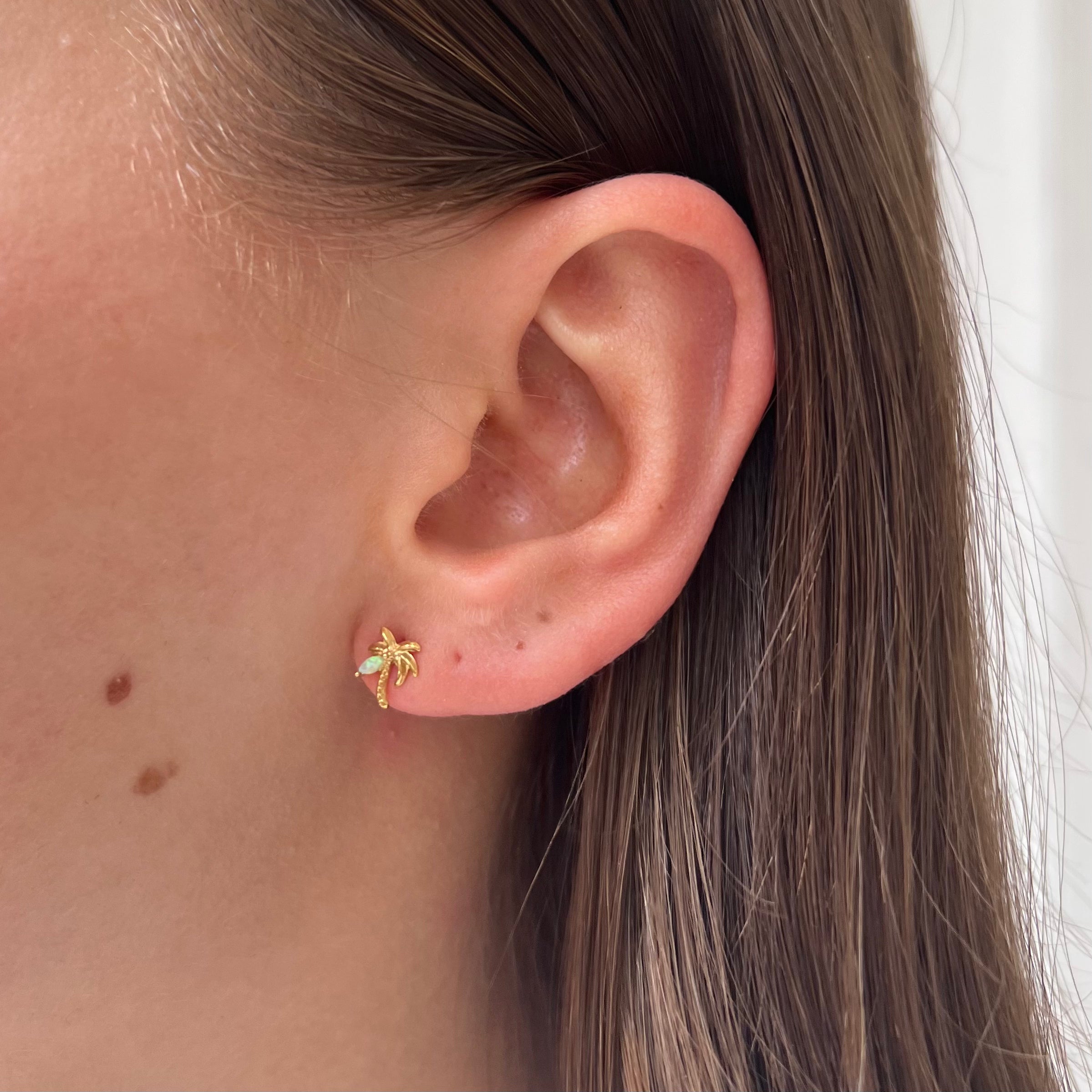 Earstud Light Green Palm Earstud Light Green Palm