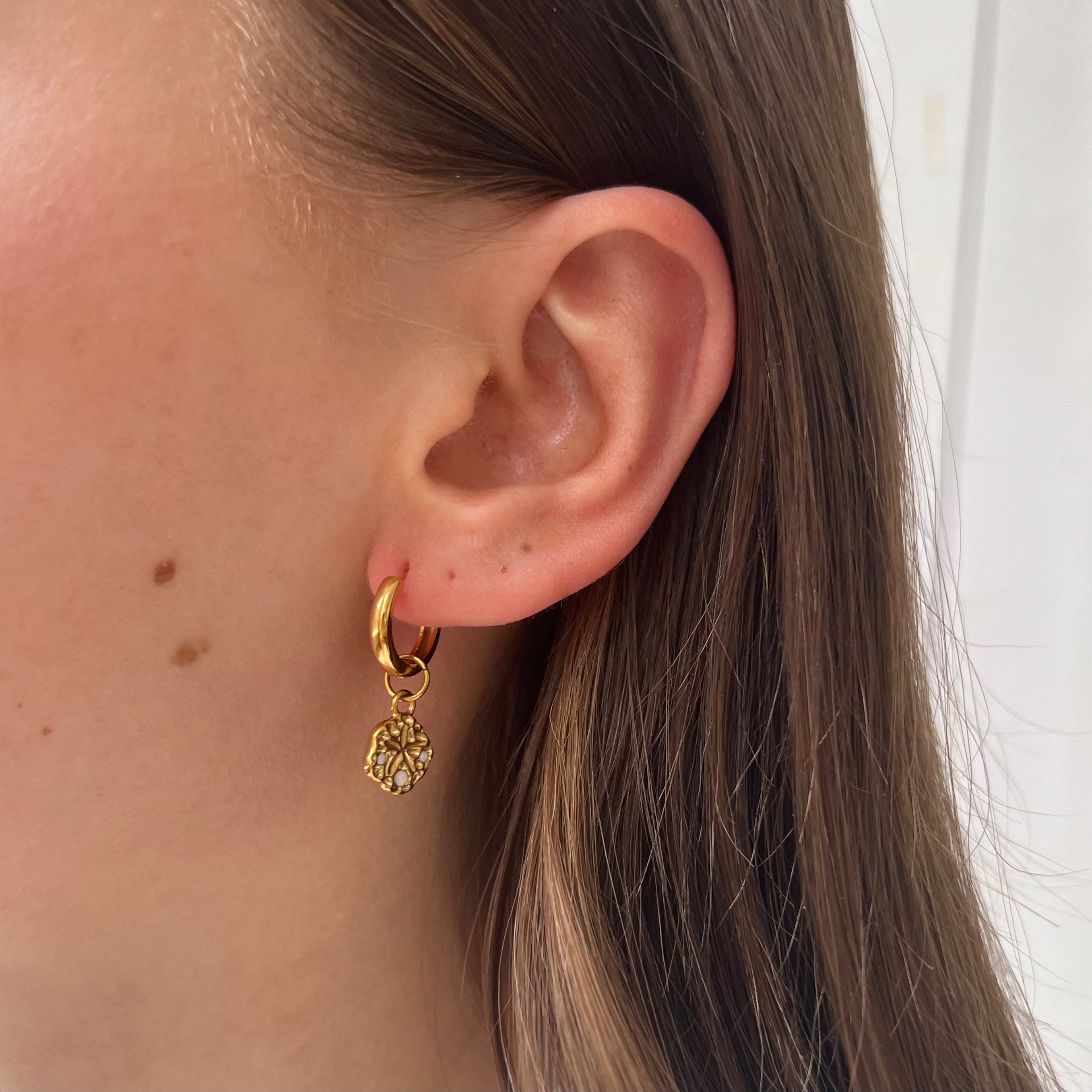 Earring White Sand Dollar Earring White Sand Dollar