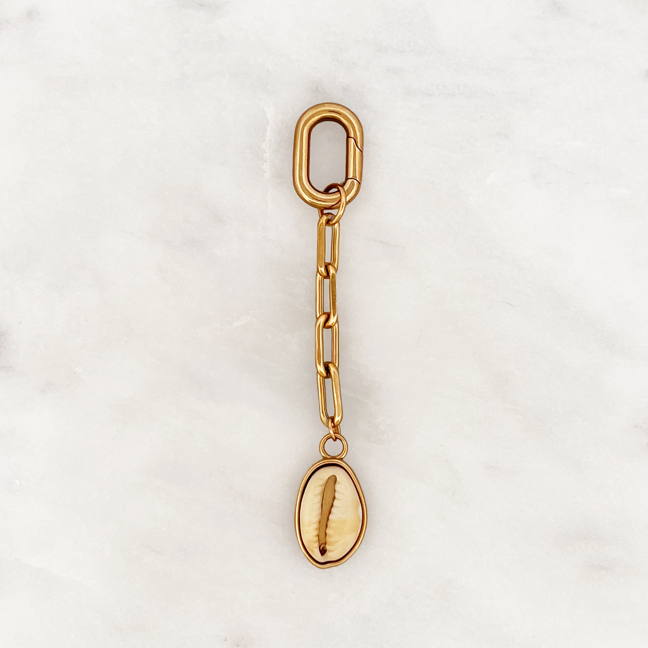 Bikini Charm mit Kaurimuschel Buxon Verschluss Bikini Charm mit Kaurimuschel Buxon Verschluss