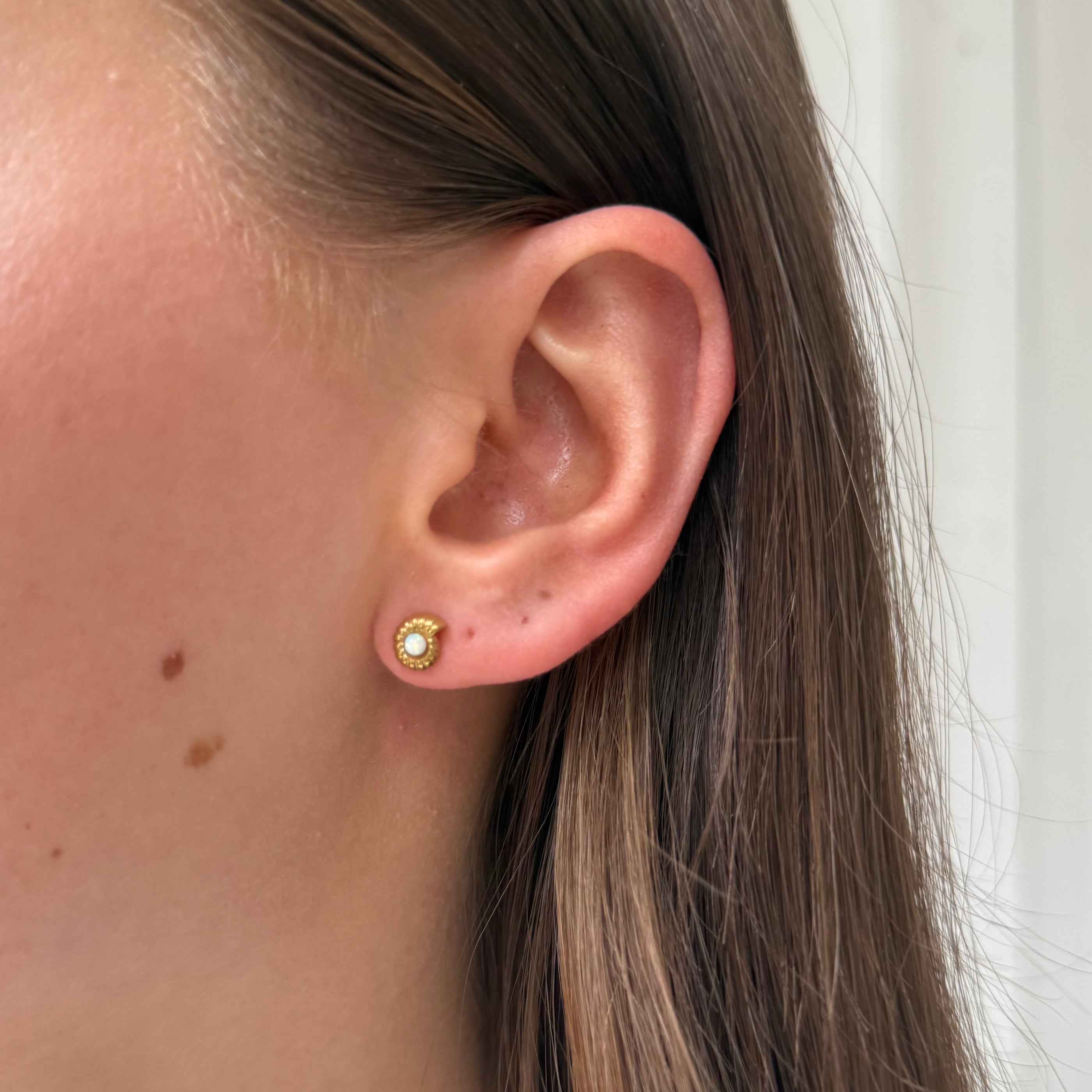 Earstud Opal Moon Shell Earstud Opal Moon Shell