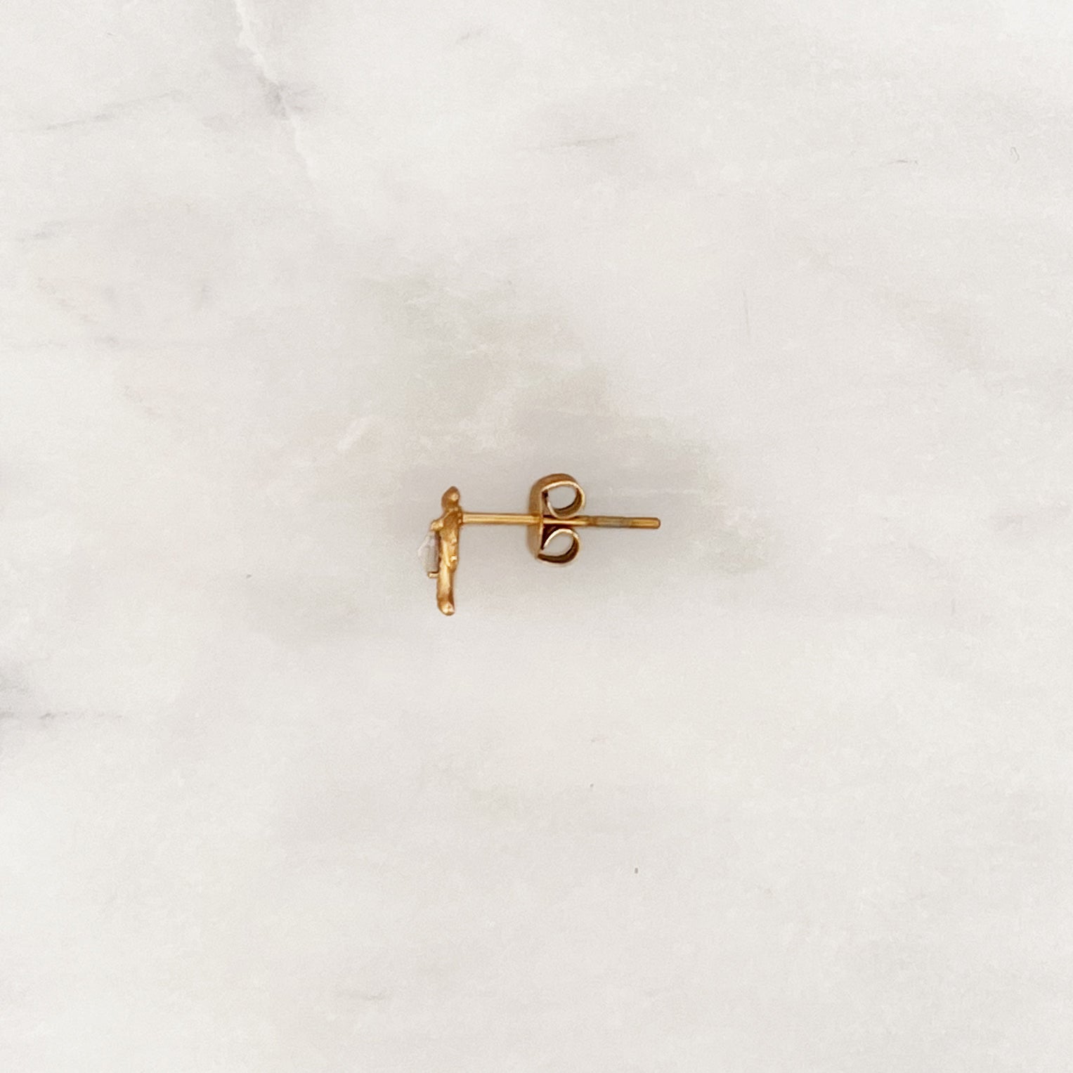 Earstud White Opal Palm Earstud White Opal Palm