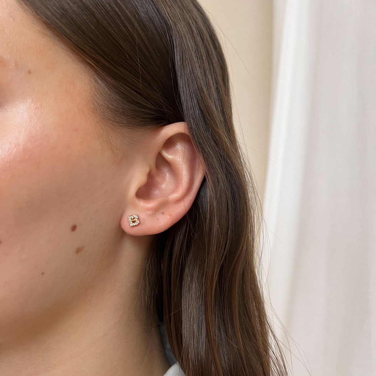 Earstud Initial - ByNouck Jewelry Earstud Initial - ByNouck Jewelry