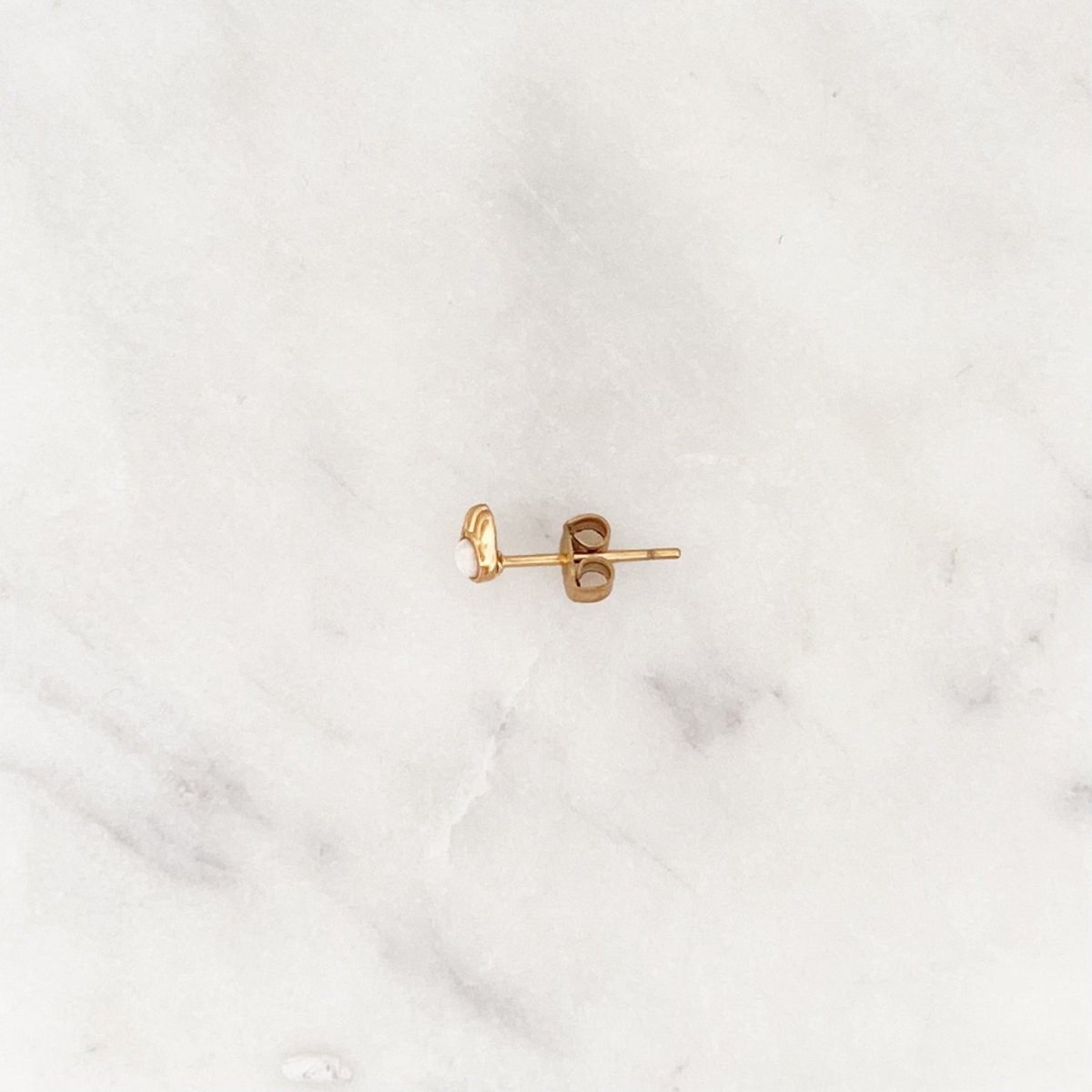 Earstud Opal Shell - ByNouck Jewelry Earstud Opal Shell - ByNouck Jewelry