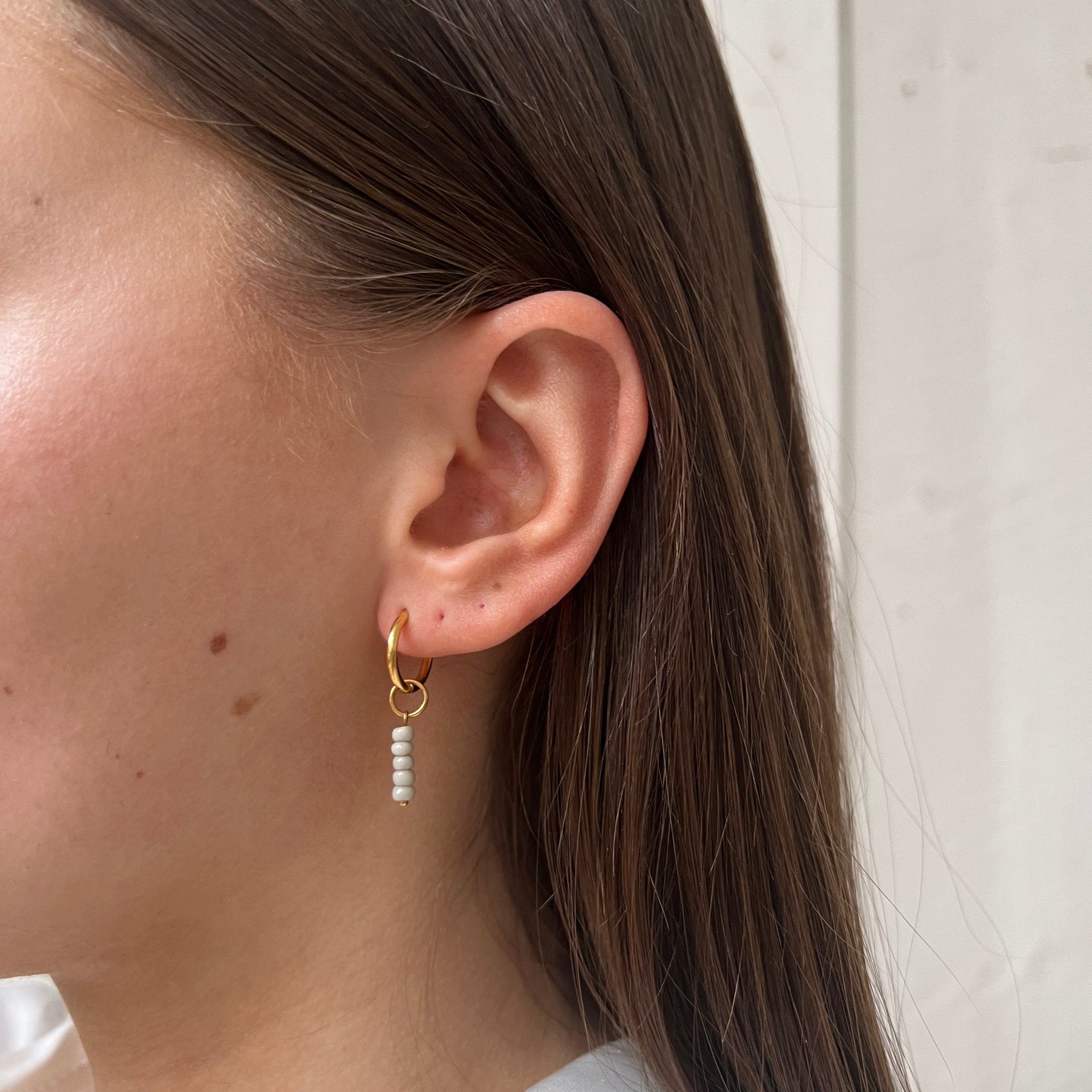 Fine Huggie Silk Grey Beads - ByNouck Jewelry Fine Huggie Silk Grey Beads - ByNouck Jewelry