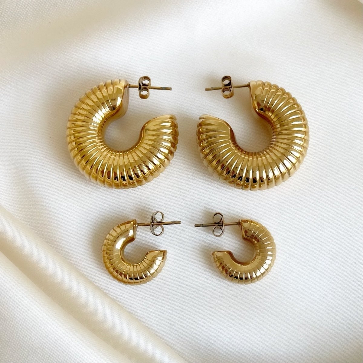 Small Thread Hoop Set - ByNouck Jewelry Small Thread Hoop Set - ByNouck Jewelry