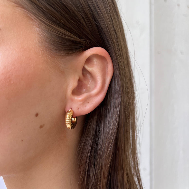 Small Thread Hoop Set – ByNouck Jewelry