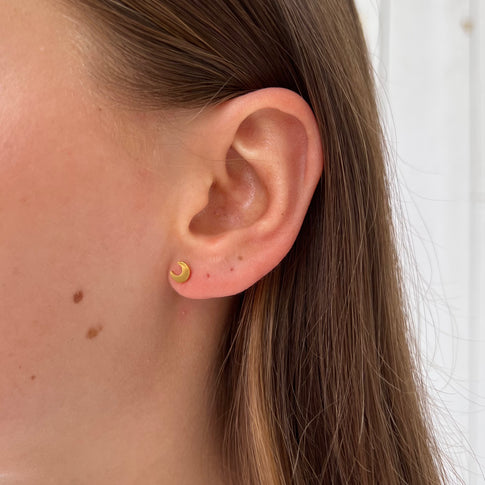Earstud Moon