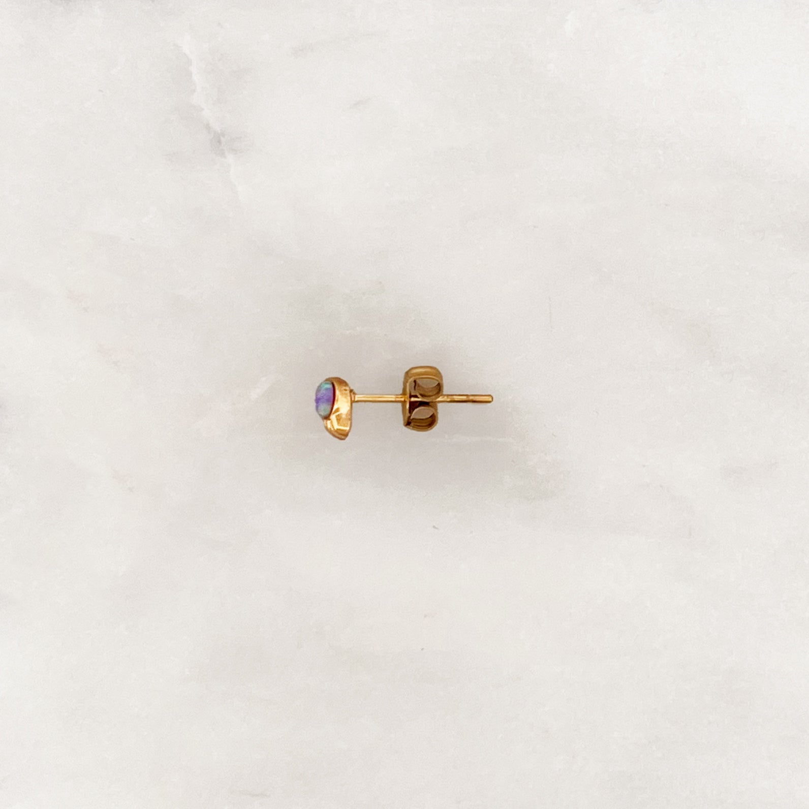 Earstud Violet Shell