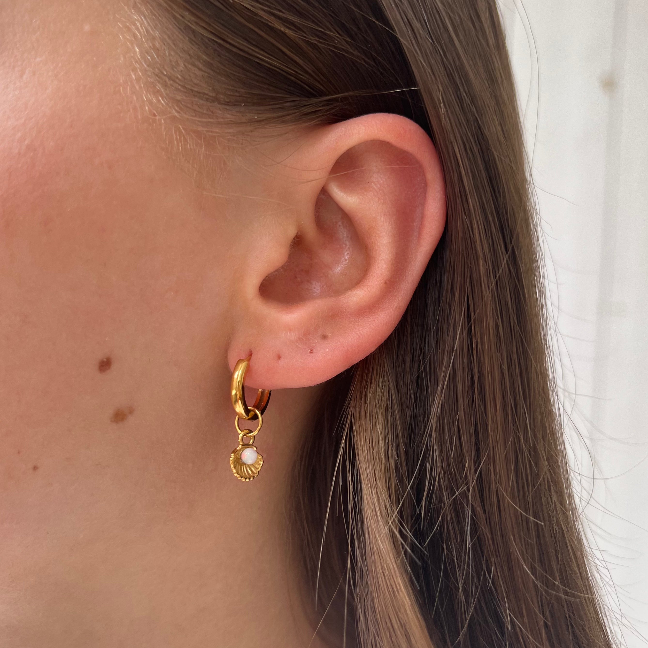 Earring Opal Shell