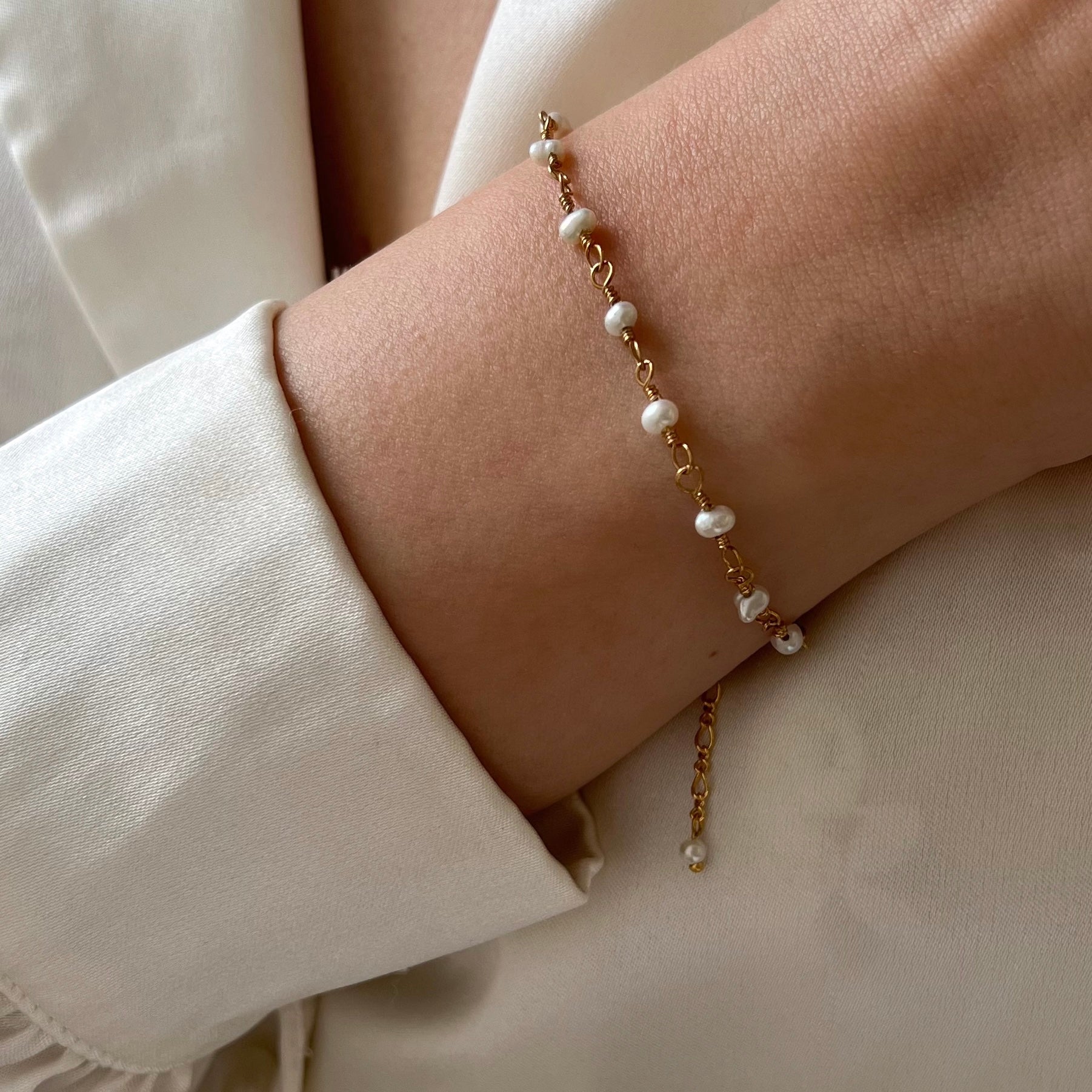 Tiny pearl deals bracelet