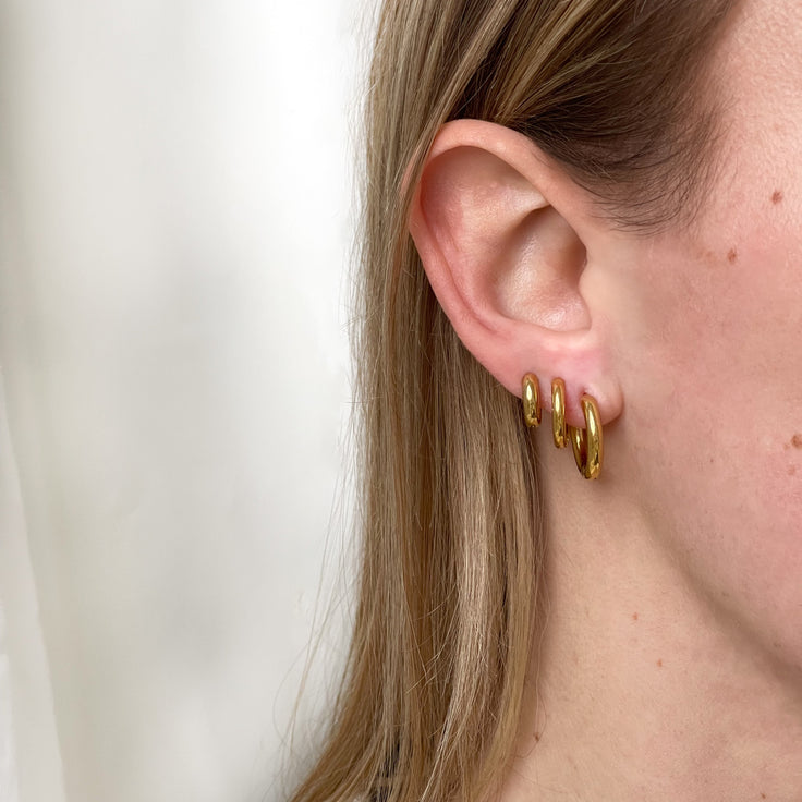 Base Medium Luxury Hoop