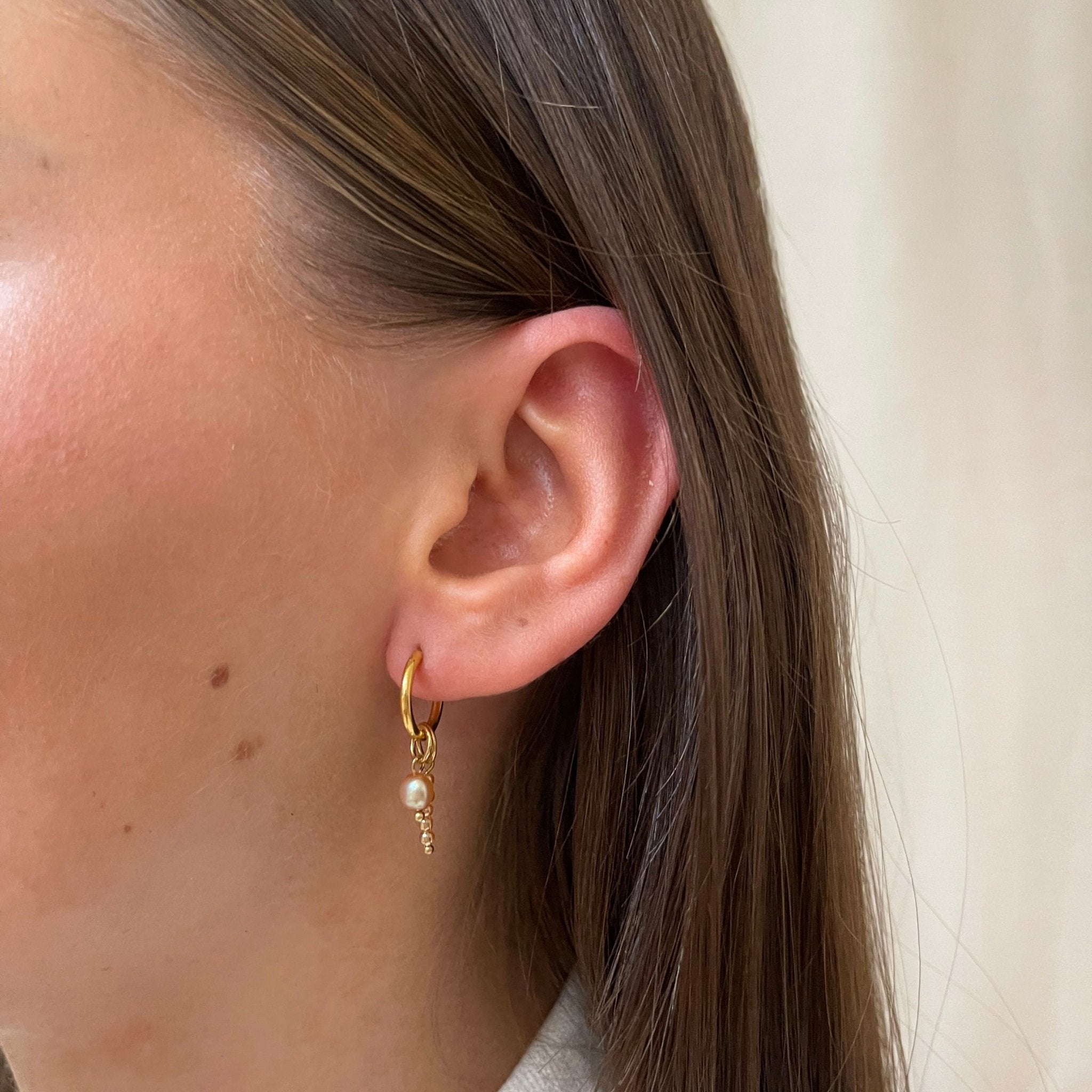 Base Fine Huggie Hoop - ByNouck Jewelry