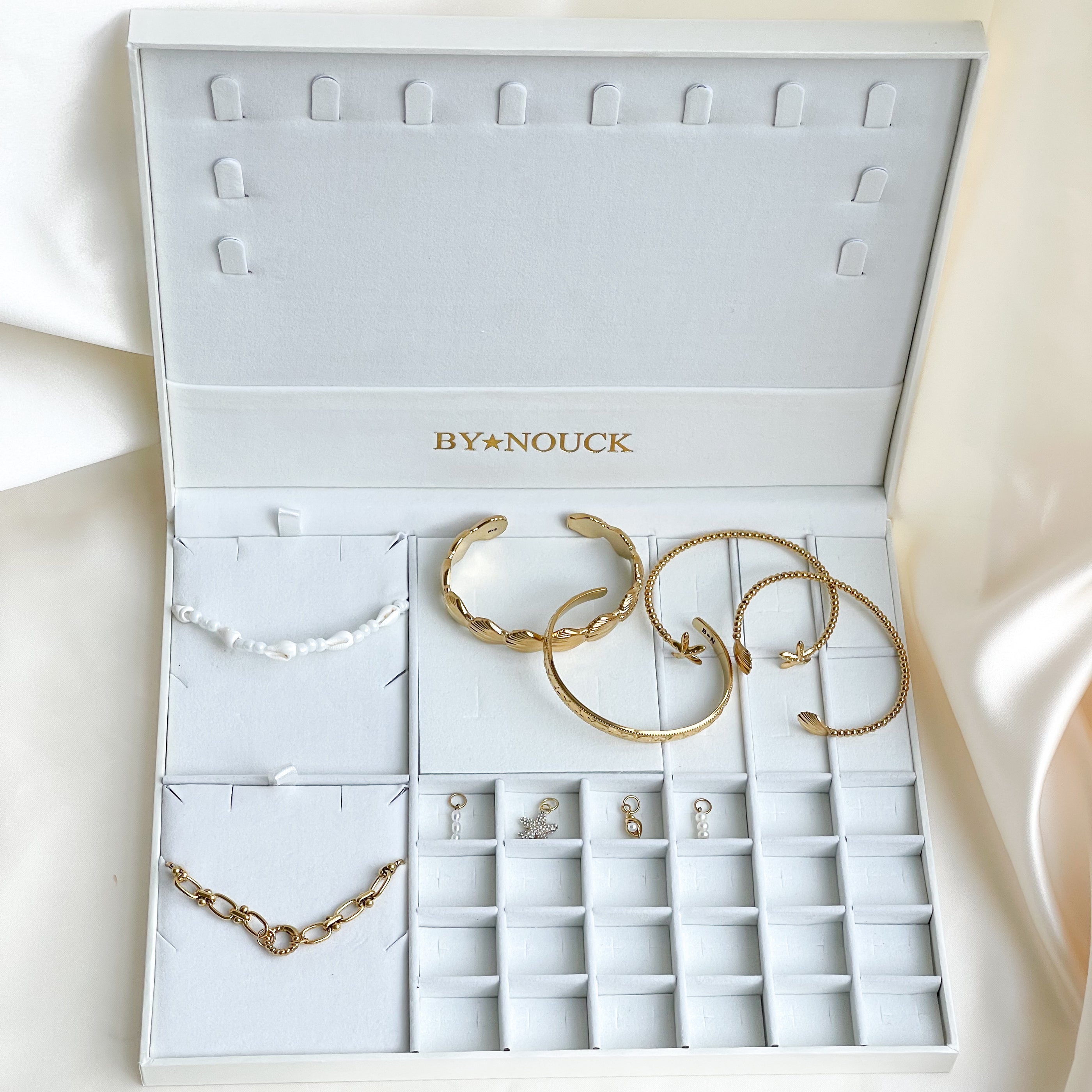 Collection box bracelets