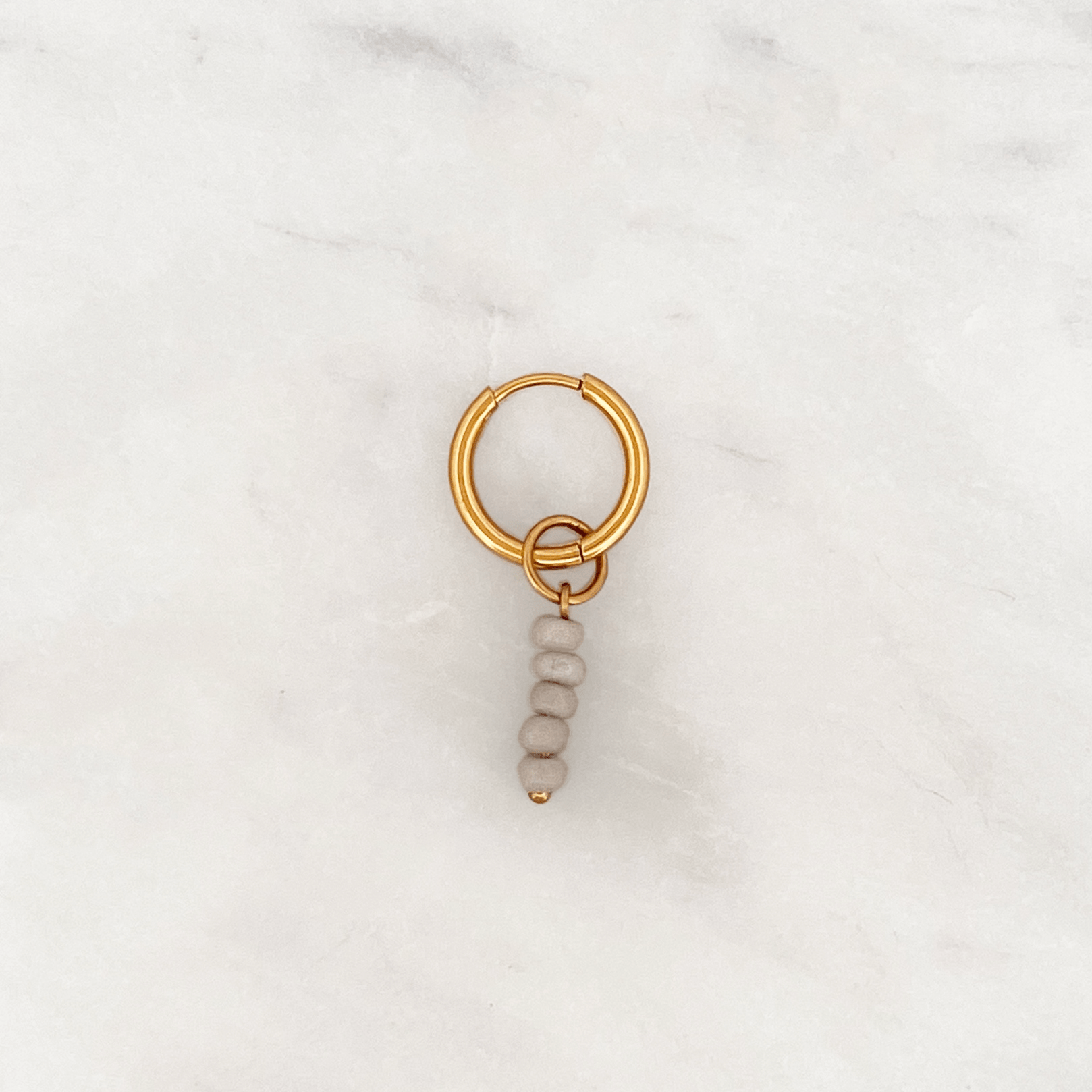 Fine Huggie Silk Grey Beads - ByNouck Jewelry